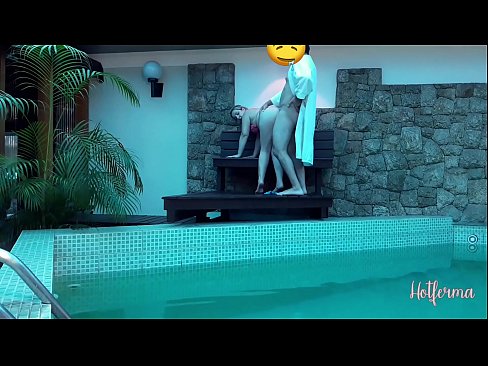 ❤️ Baas noeget faam nei it swimbad, mar koe net wjerstean in hot ☑ Seksfideo op fy.xxxpornolive.ru ❌❤